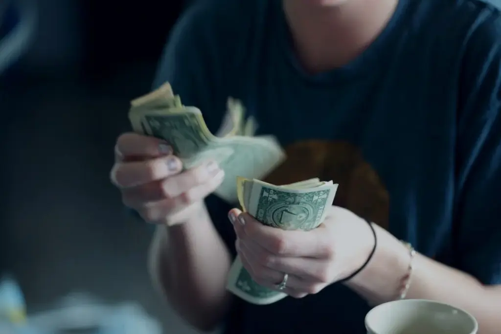 how much do cam girls make